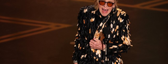 Amy Madigan ganha o Oscar de melhor atriz coadjuvante por 'A hora do mal — Foto: Patrick T. Fallon / AFP