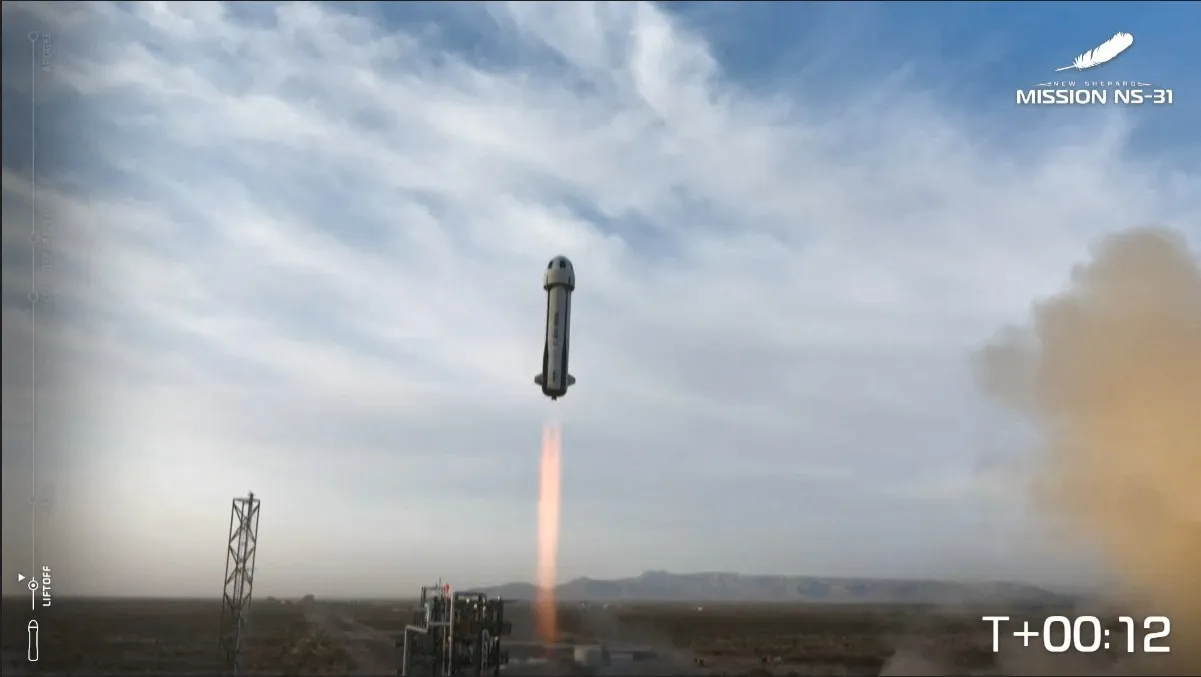 Voo NS-31 da Blue Origin New Shepard decolando Van Horn, oeste do Texas — Foto: Handout / BLUE ORIGIN / AFP