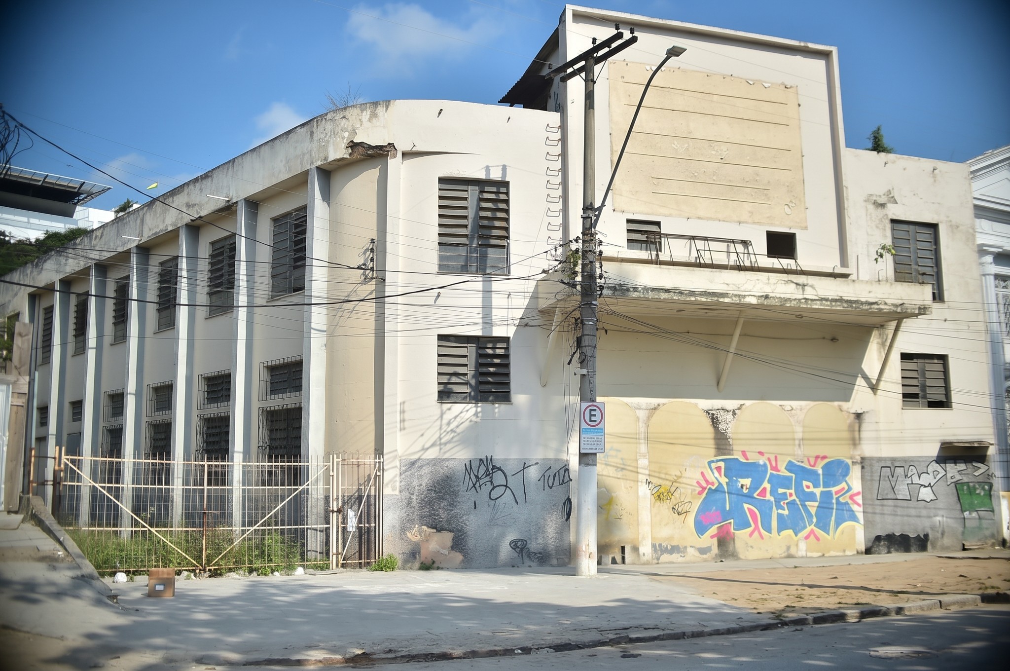 Fechado há 35 anos, teatro histórico de Niterói será desapropriado e reaberto