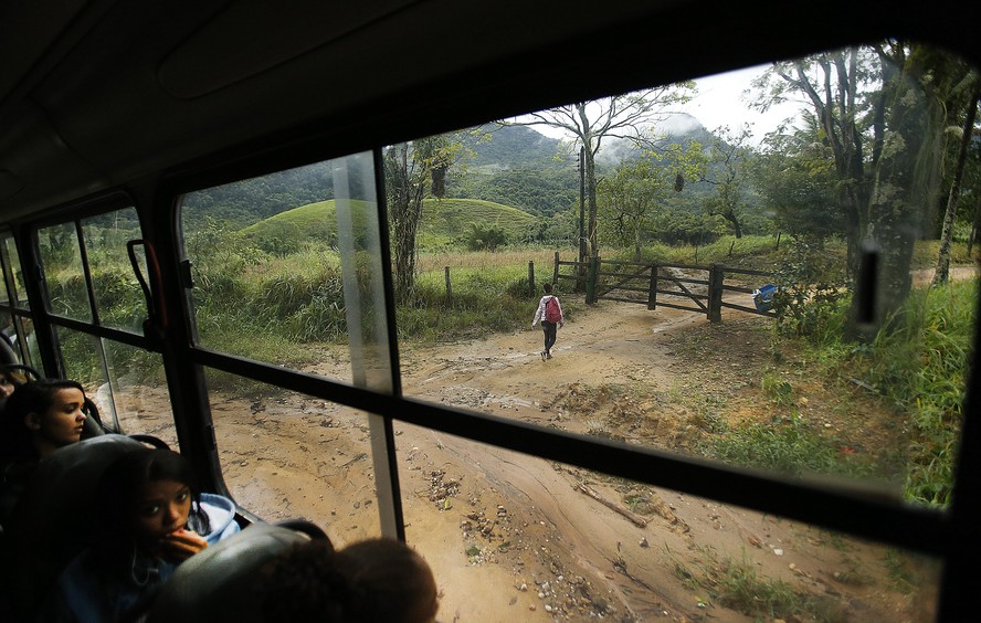 Crianças de uma escola rural em Faraó, Cachoeiras de Macacu