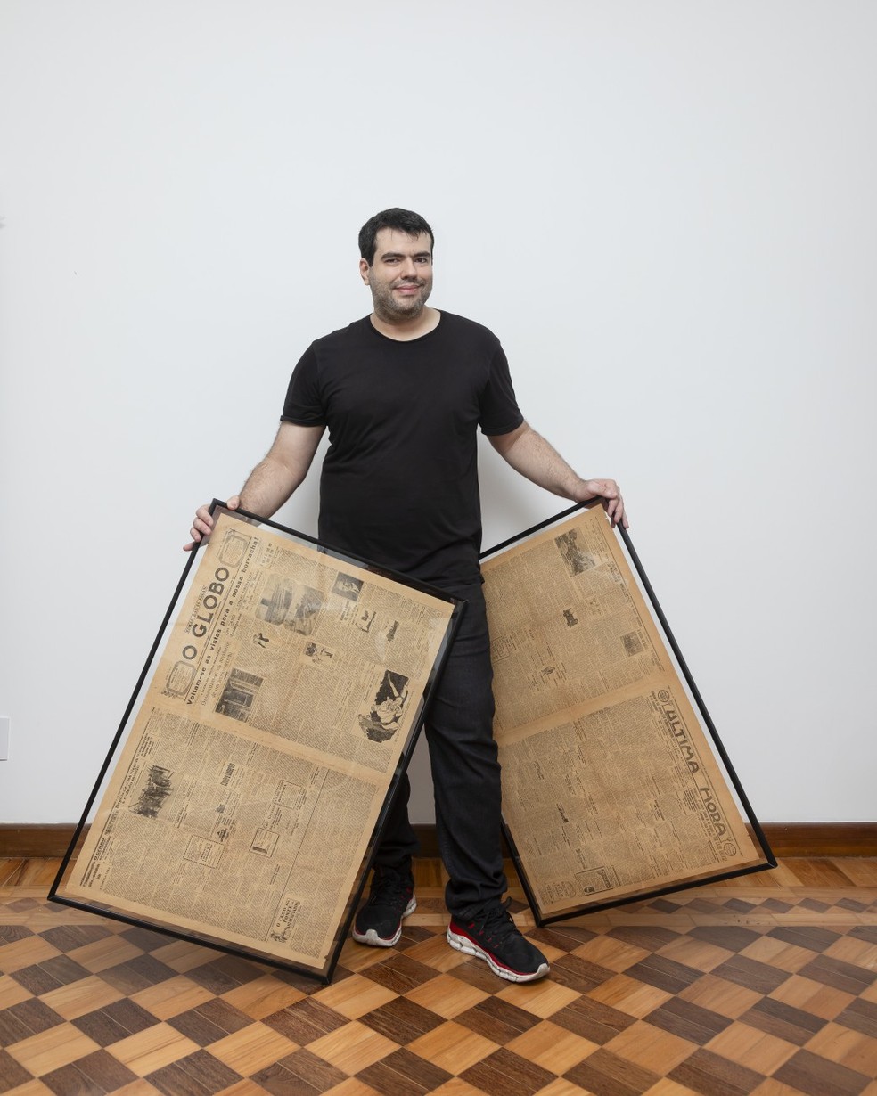 O Cristiano Grimaldi, de 41 anos, tem o primeiro jornal publicado pelo GLOBO — Foto: Leo Martins / Agência O Globo