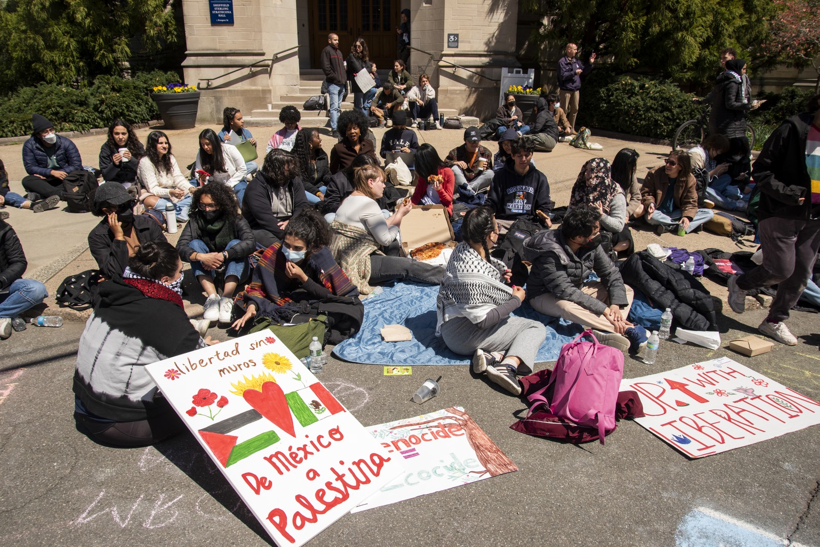 Manifestantes pró-palestina na Universidade Yale, em Connecticut  — Foto: Adrian Martinez Chavez/The New York Times