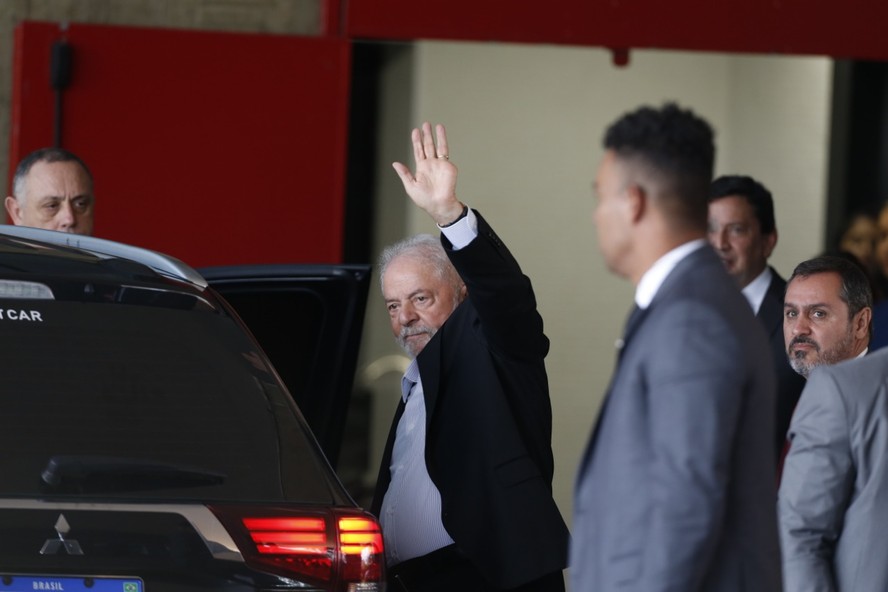 Presidente Lula chega pela primeira vez no CCBB para reunião com lideranças políticas para tratar da transição do novo governo