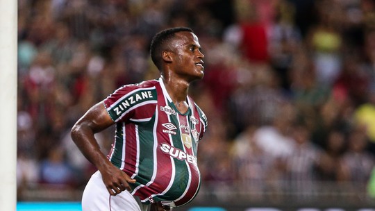 Autor de gol pelo Fluminense contra o Sampaio Corrêa, Jhon Arias comemora com anúncio de paternidade: 'Tinha esse sonho há muito tempo'