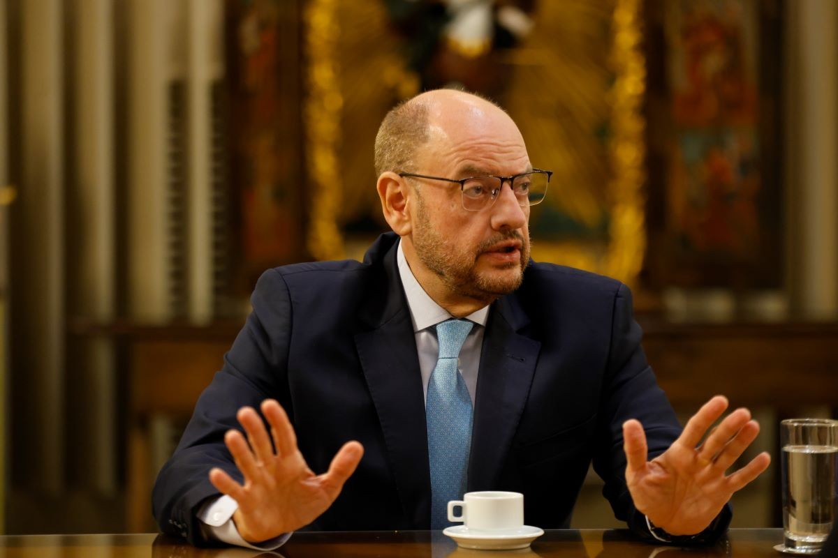 Governador interino do Rio anuncia corte de R$ 5 bilhões em despesas