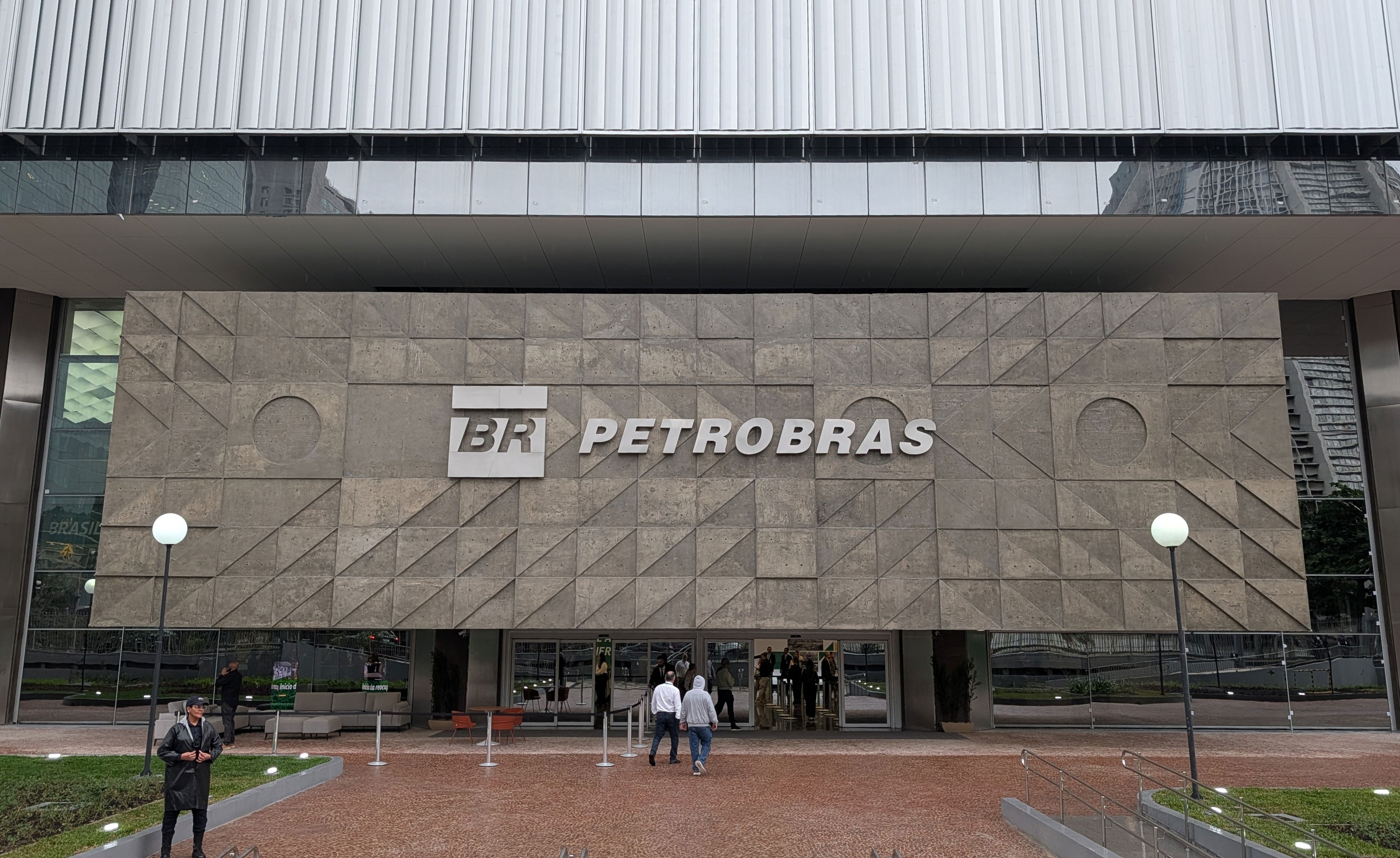 Petrobras anuncia R$ 910 milhões para publicidade institucional