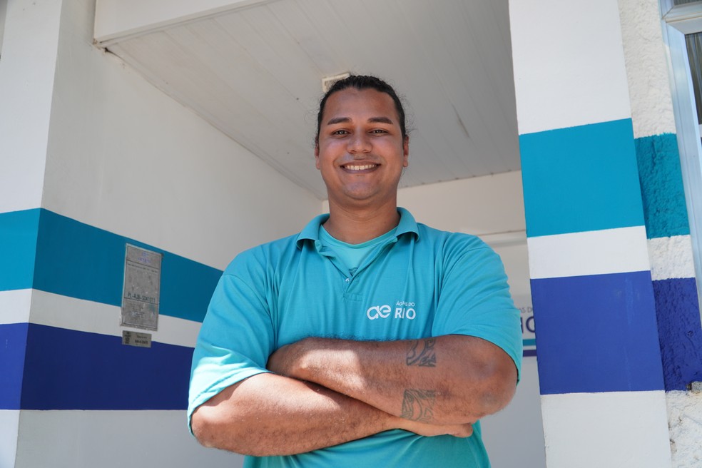 Gabriel Rodrigues, funcionário da Águas do Rio da Maré — Foto: Divulgação/Águas do Rio