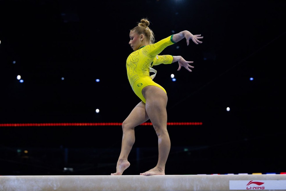 Flávia Saraiva: destaque na trave no Mundial de Roterdã — Foto: MeloGym/CBG