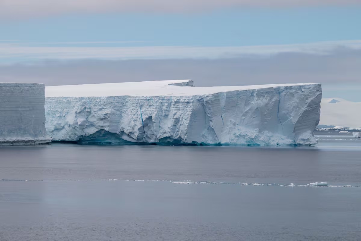 Cientistas buscavam navio naufragado e encontram mais de mil estruturas misteriosas sob gelo da Antártida