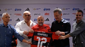 Apresentação de Sampaoli no Flamengo — Foto: MAURO PIMENTEL / AFP