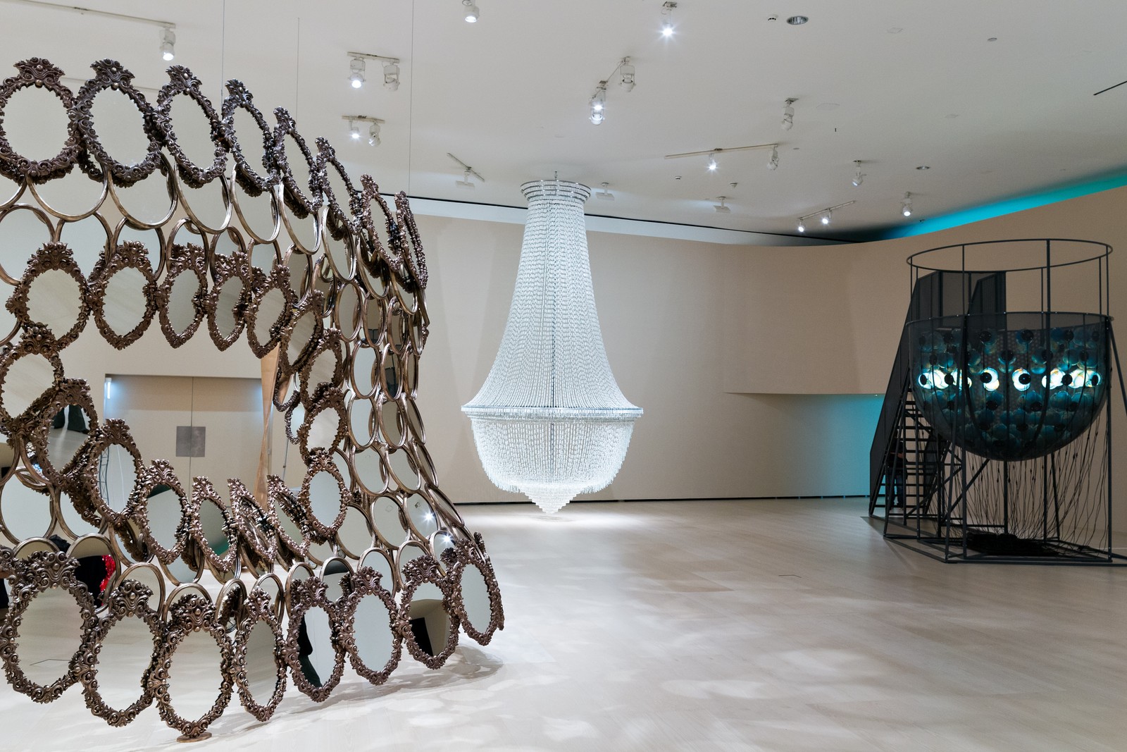 Joana Vasconcelos: conheça artista plástica que é famosa por esculturas ...
