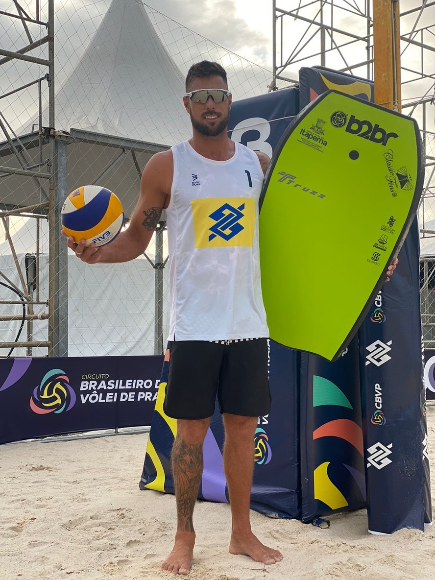 Eder Luciano: habilidade para pegar onda e para jogar vôlei de praia