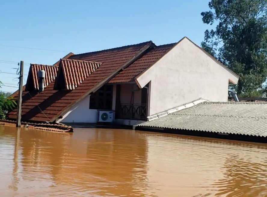 Prefeito de São Leopoldo publicou foto da própria casa debaixo d'água