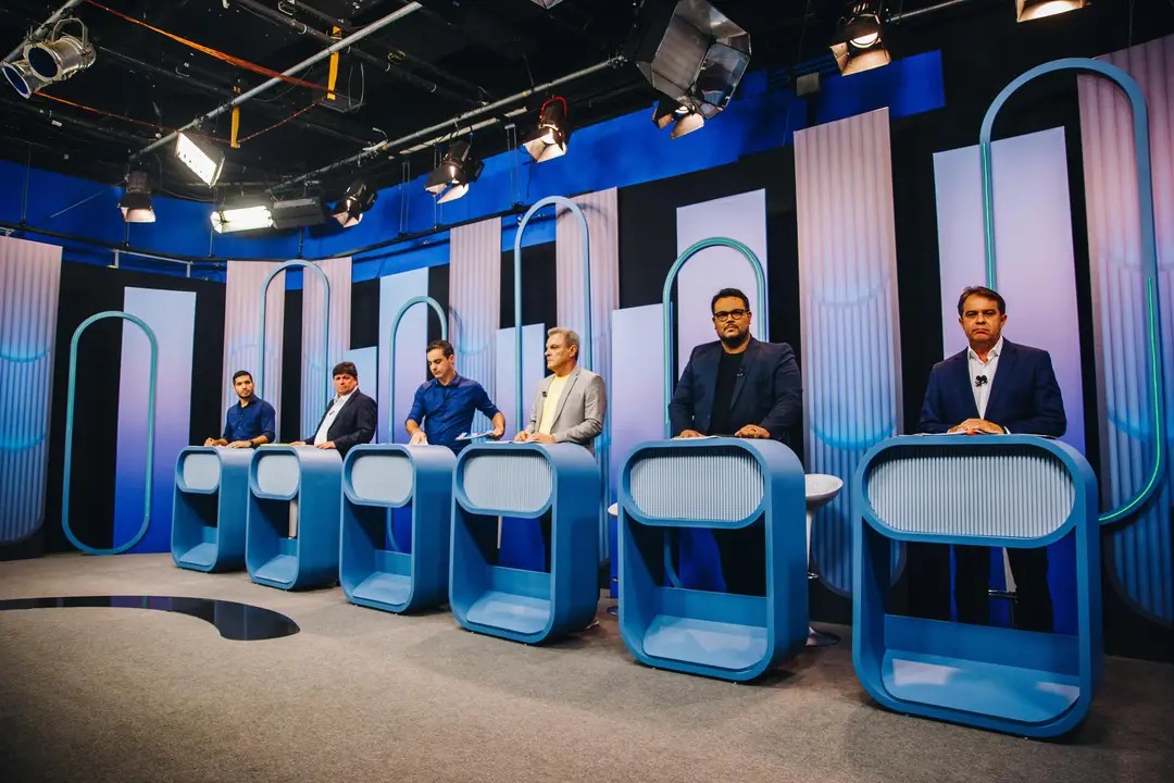 Debate em Fortaleza tem candidato do PL cobrado por esconder Bolsonaro e petista alvo por segurança pública