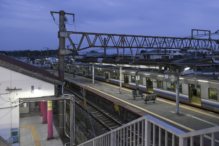 Primeiro trem a partir da estação de Hatsushima, em Arida
