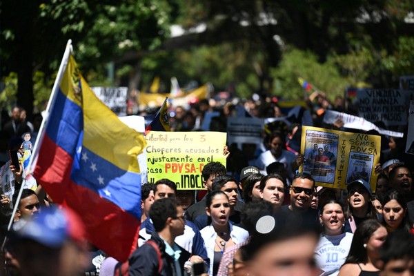 Parlamento da Venezuela adia novamente votação da lei de anistia que ...