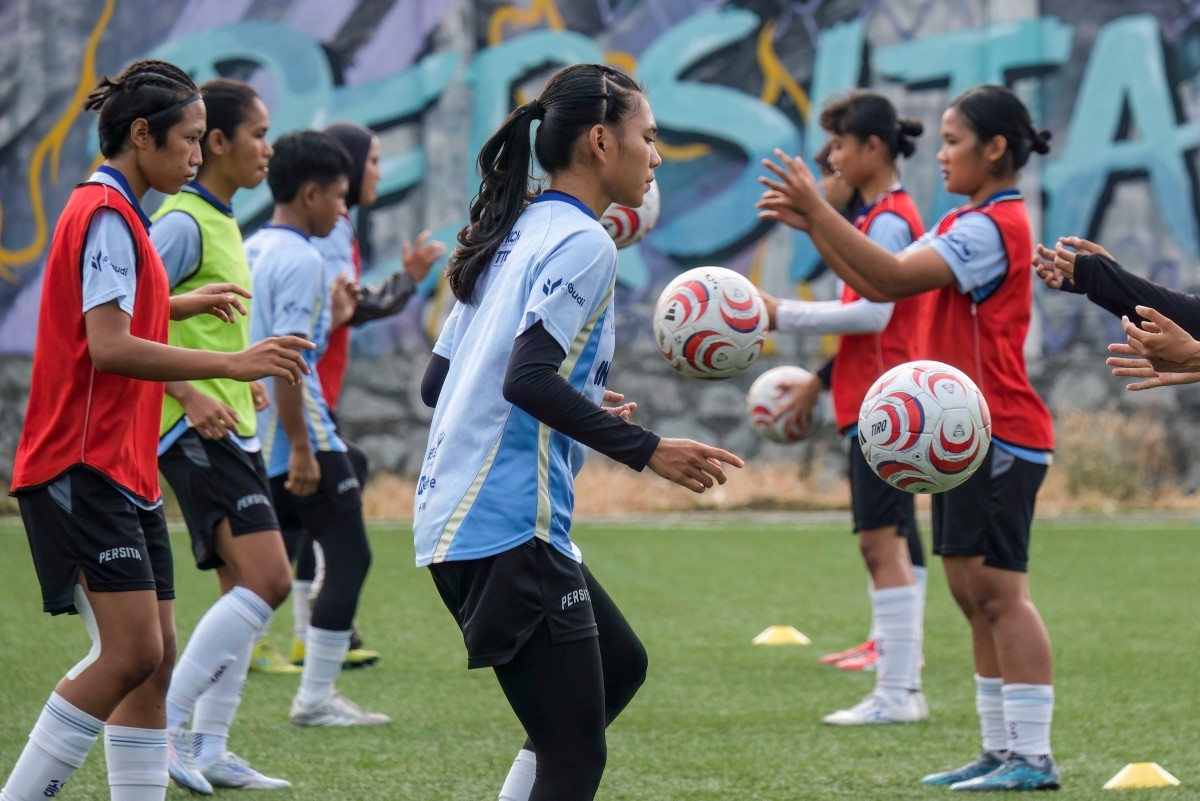 Após sete anos sem campeonato, futebol feminino da Indonésia tenta recomeçar
