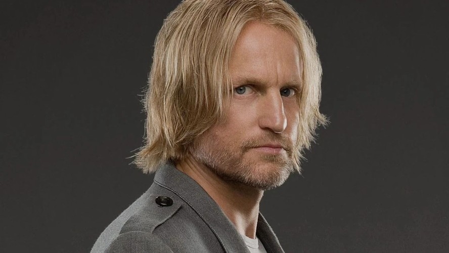 Desta vez, a trama nos leva 24 anos antes dos eventos do primeiro livro da série, mergulhando na história de Haymitch Abernathy, mentor de Katniss Everdeen na trilogia original