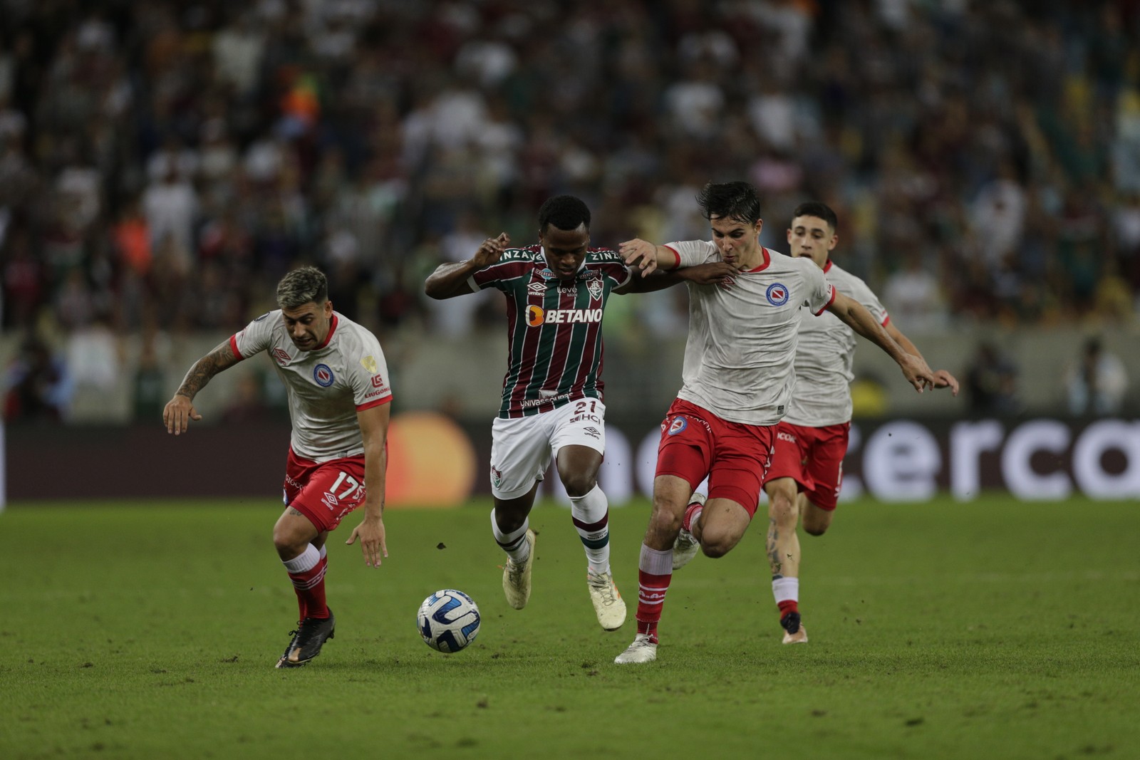 Partida entre Fluminense e Argentinos Juniors, no Maracanã — Foto: Alexandre Cassiano