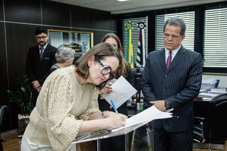 Desembargadoras denunciaram juíza que acumulou expediente com curso integral de medicina em SP