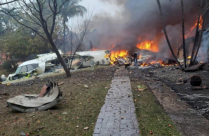Veja a lista das 62 vítimas do acidente aéreo em Vinhedo (SP)