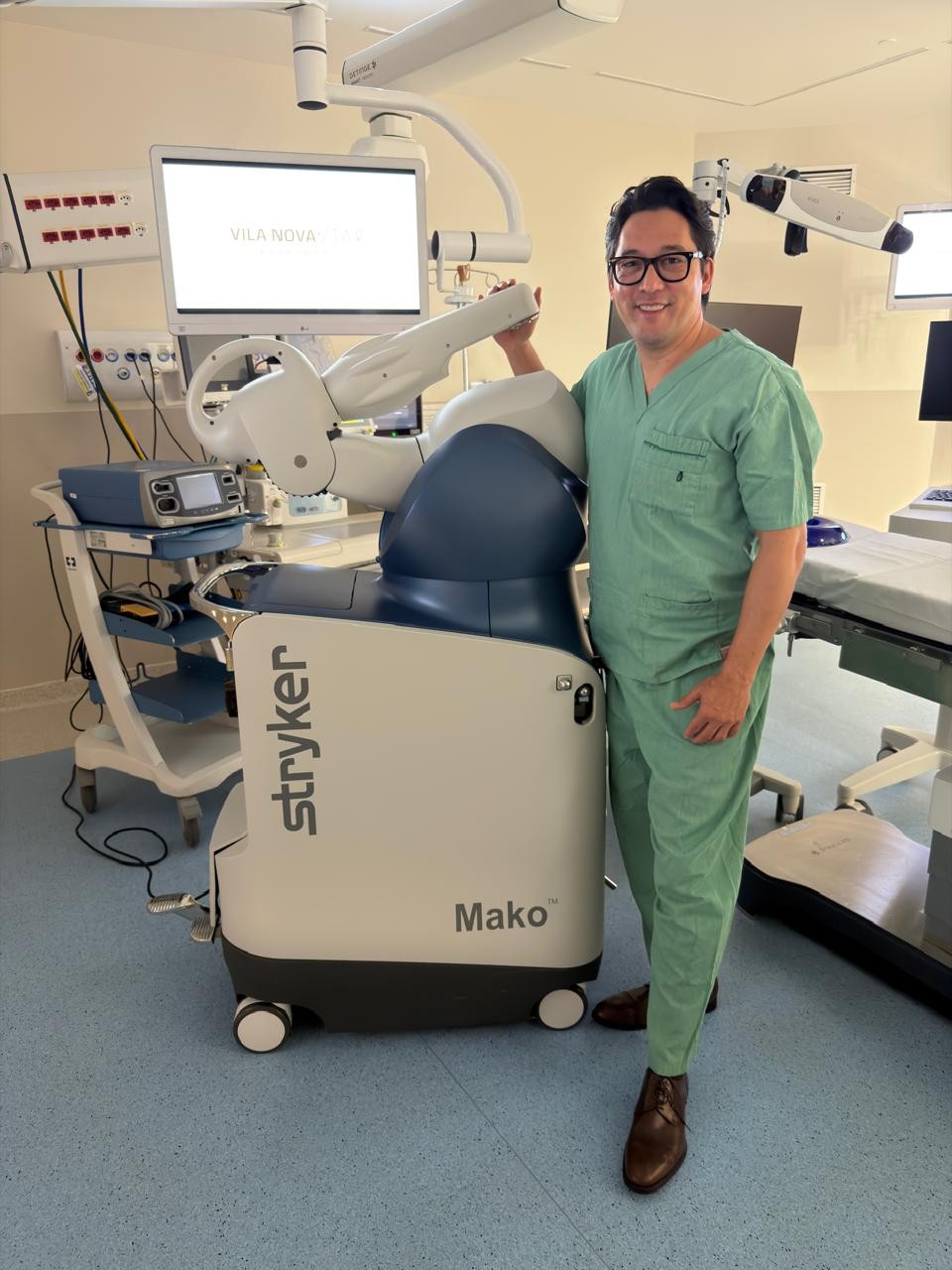 Dr. Marco Demange realiza cirurgia MAKO, inédita no Brasil - Foto