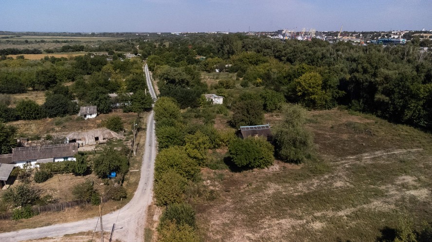 Vista aérea da cidade romena de Plauru, na região do Danúbio, perto da fronteira com a Ucrânia