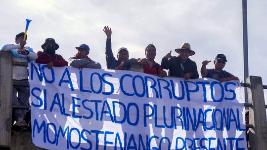 Manifestantes bloqueiam estradas da Guatemala para exigir fim da perseguição a presidente eleito