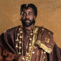 Lázaro Ramos é Jendal, Primeiro-ministro que se declara rei de Batanga após um golpe. Obcecado por Alika (Duda Santos), obriga a princesa a se casar com ele depois de ameaçar matar o casal real Cayman II (Welket Bungué) e Niara (Erika Januza)— Foto: TV Globo