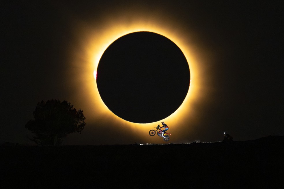 Foto do eclipse solar desta quarta (12), feita da Espanha, pelo fotógrafo brasileiro Marcelo Maragni — Foto: Divulgação / Marcelo Maragni