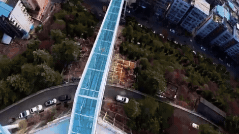 Que tal subir 80 andares em 20 minutos? Conheça a 'Escada da Deusa', a maior escada rolante do mundo, na China; vídeo