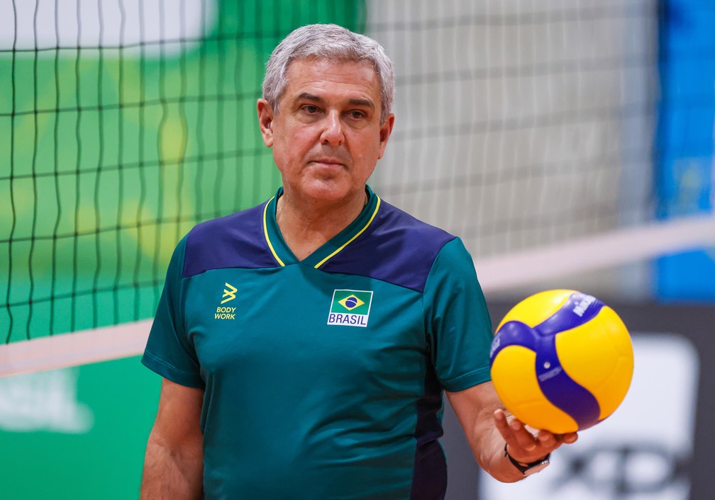 José Roberto Guimarães, técnico da seleção brasileira — Foto: Wander Roberto/COB