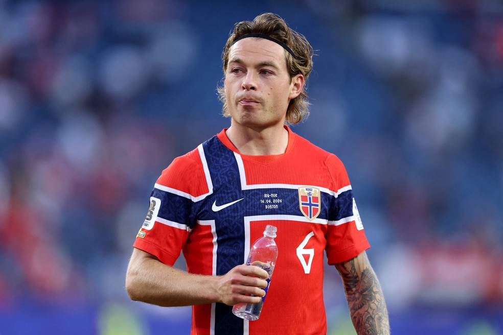 Patrick Berg em campo pela Noruega — Foto: Getty Images via AFP