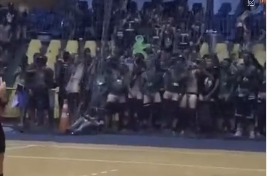 À polícia, testemunhas dizem que atos obscenos feitos por alunos