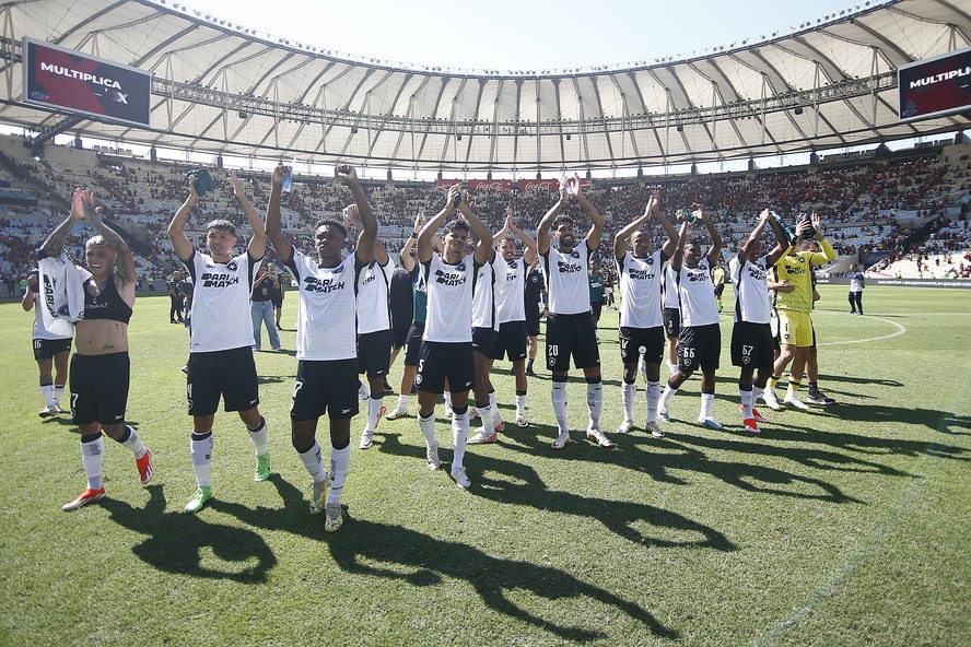 Botafogo assume a liderança após vitória sobre o Flamengo