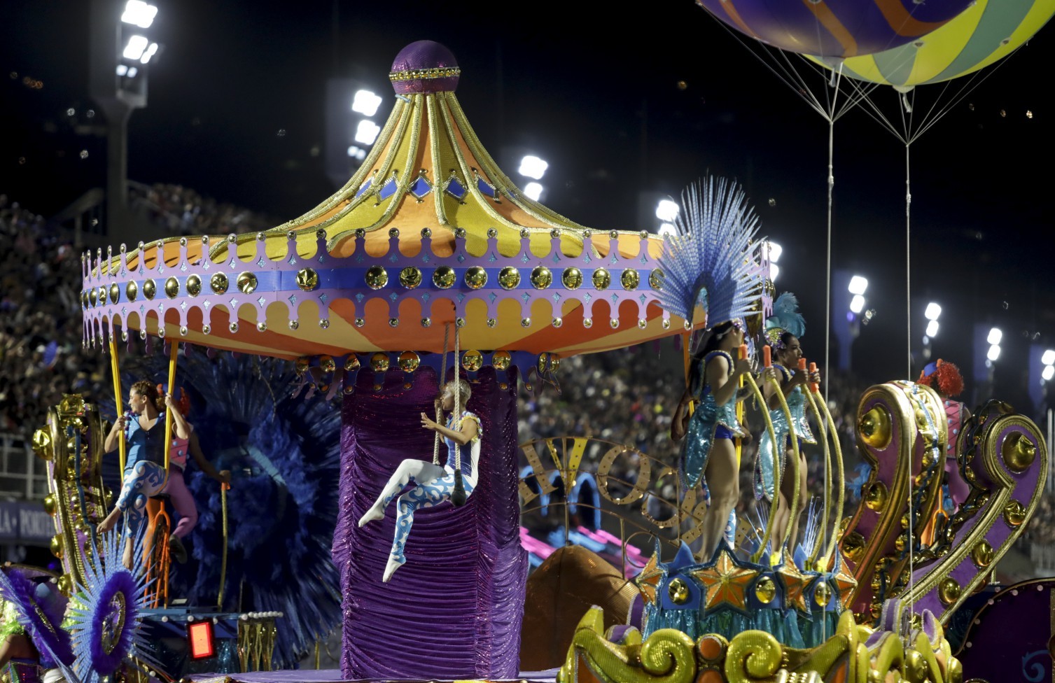 Portela celebra 100 anos na avenida do samba — Foto: Gabriel de Paiva