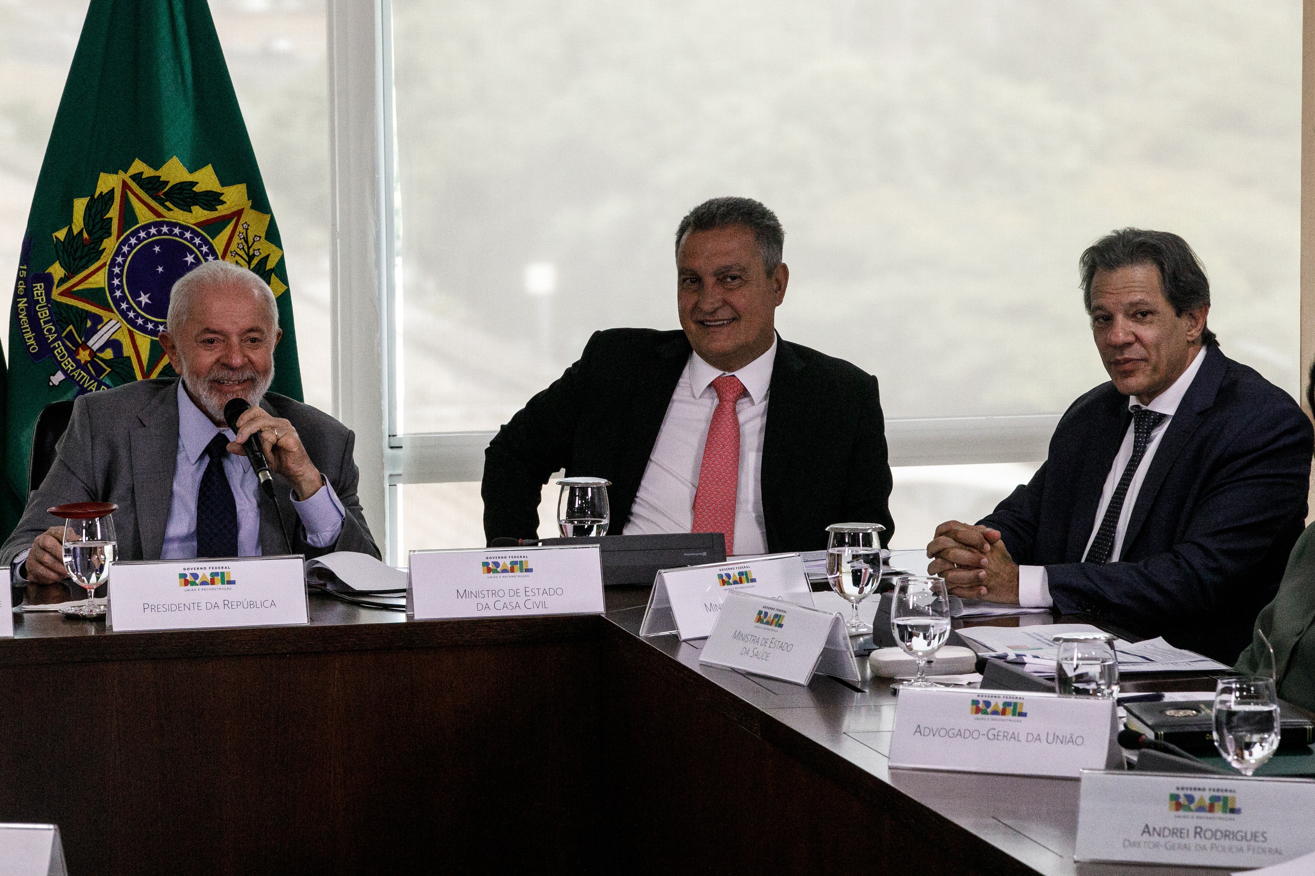 Lula se reúne por mais de três horas com ministros para discutir pacote de fiscal e encontro termina sem falas