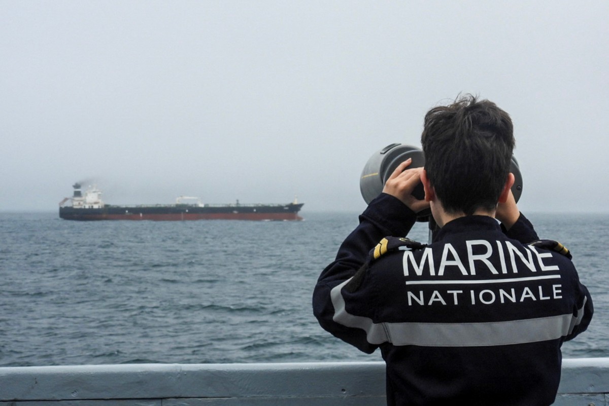França aborda novo petroleiro ligado à 