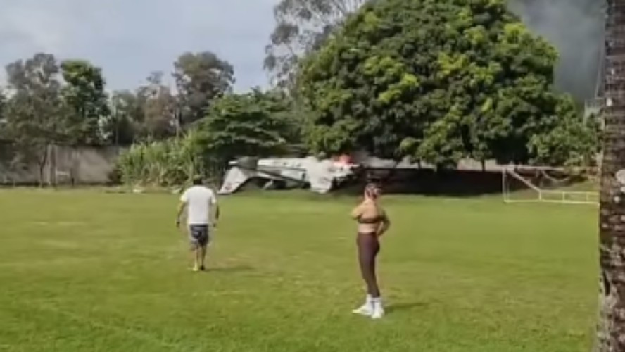Vídeo mostra desespero em clube onde avião caiu no interior 