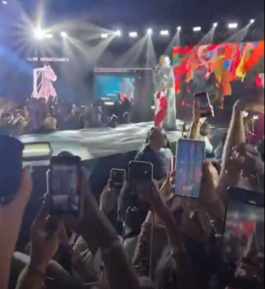 Club Renaissance: Beyoncé vai para Salvador e aparece para fãs em ...