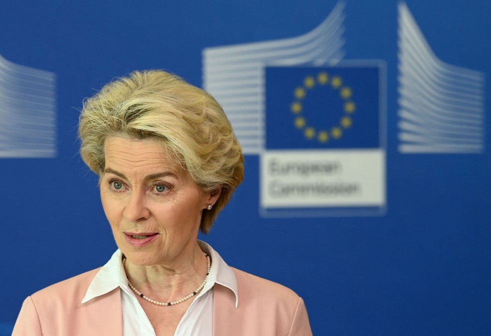 A presidente da Comissão Europeia, Ursula von der Leyen, na Cúpula da União Europeia em Bruxelas nesta quinta-feira — Foto: JOHN THYS / AFP