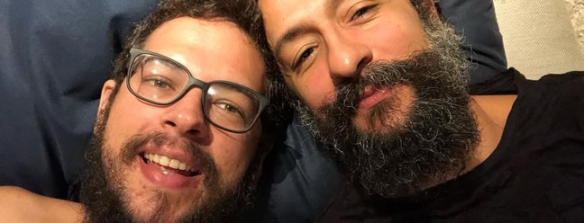 On air on Guerreiros do sol, Erandir Santos (right) is married to Roberto Efrem Filho. They have been together for 17 years – Image: Reproduction/Instagram