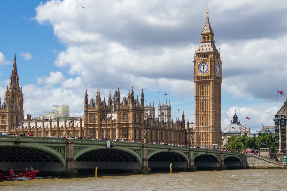 Big Ben e Parlamento Britânico, dois cartões-postais do Reino Unido, às margens do Rio Tâmisa, em Londres — Foto: Reprodução / Squirrel_photos / Pixabay