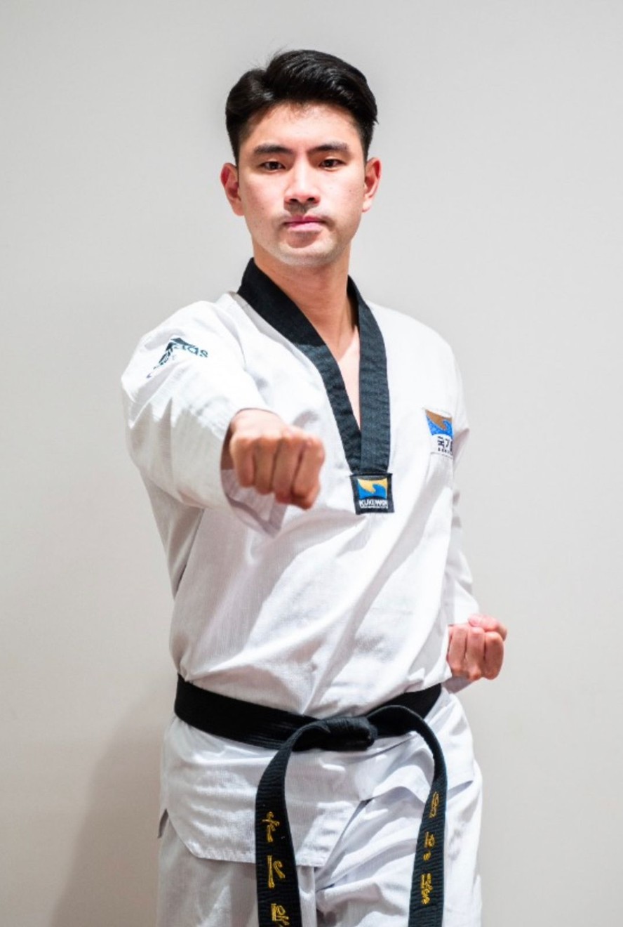 Técnico e atleta da Seleção Brasileira  de Taekwondo, Yun Cheol Lim está dando aula no  Centro Cultural Coreano no Brasil