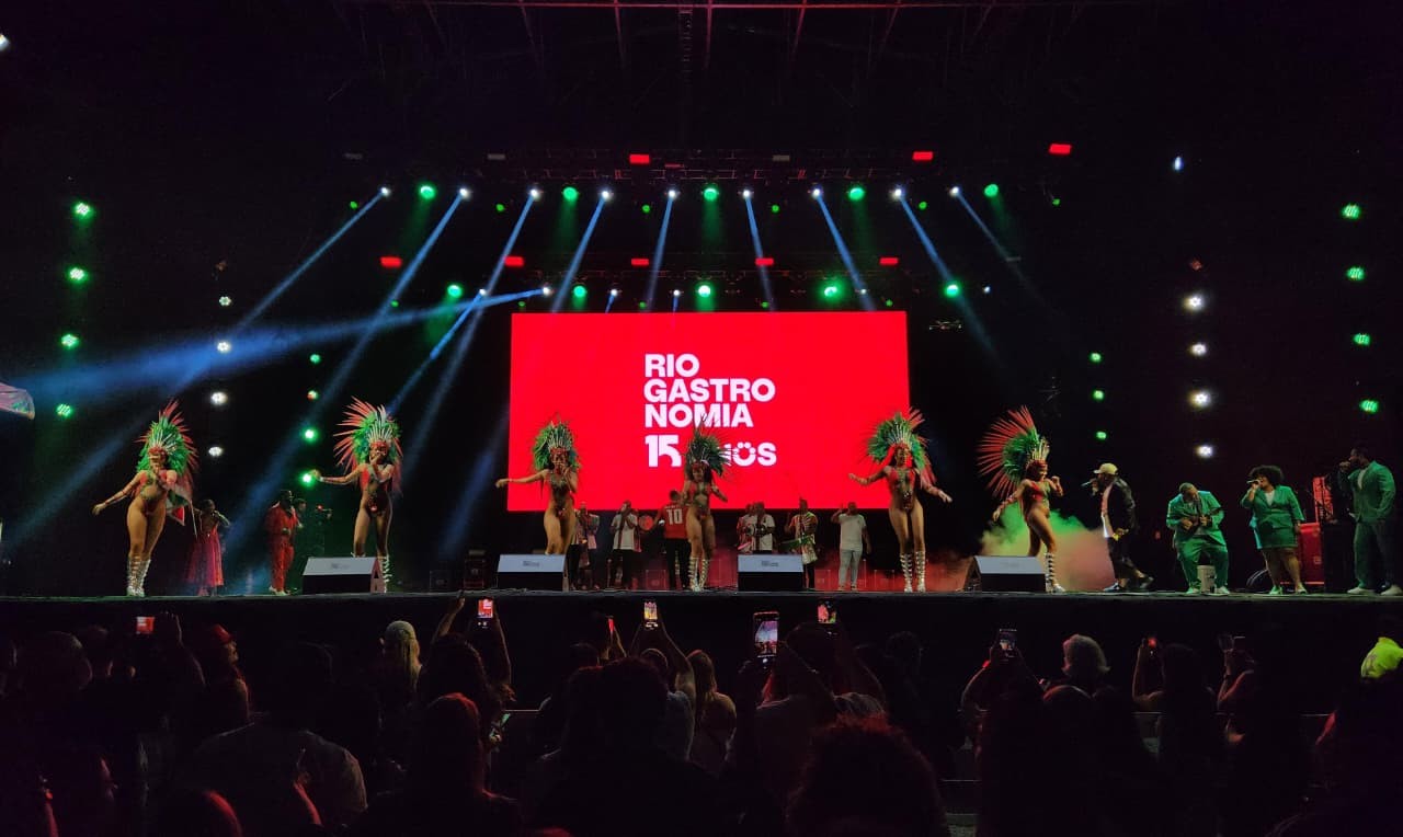 Deu samba! Segunda semana do Rio Gastronomia termina com shows de Sambotica e bateria da Grande Rio