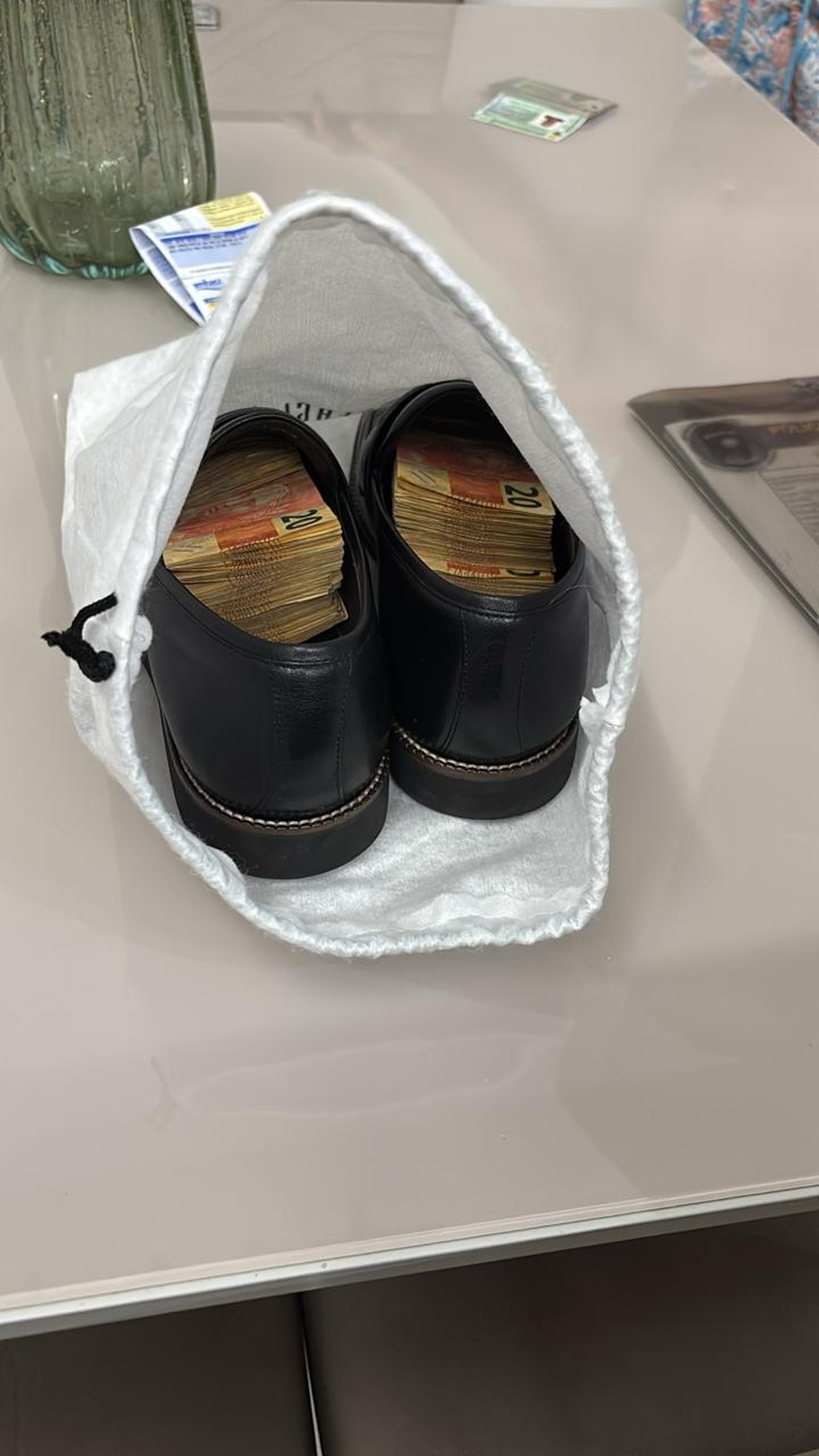 PF encontra notas de dinheiro dentro de sapato de primo de líder do Centrão