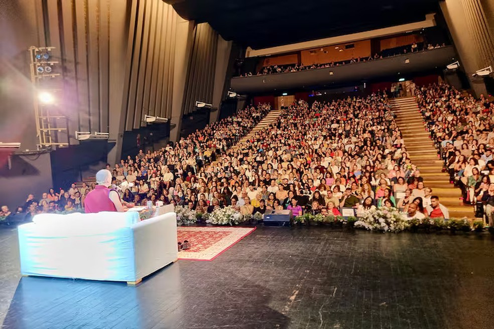 Para o Khenpo Rinchen Gyaltsen, quanto mais alguém dá, mais alguém recebe — Foto: Divulgação/La Nacion