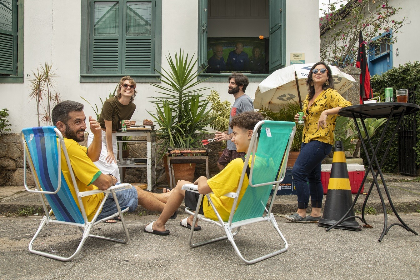 Brasileiros devem gastar mais com comidas e bebidas do que c