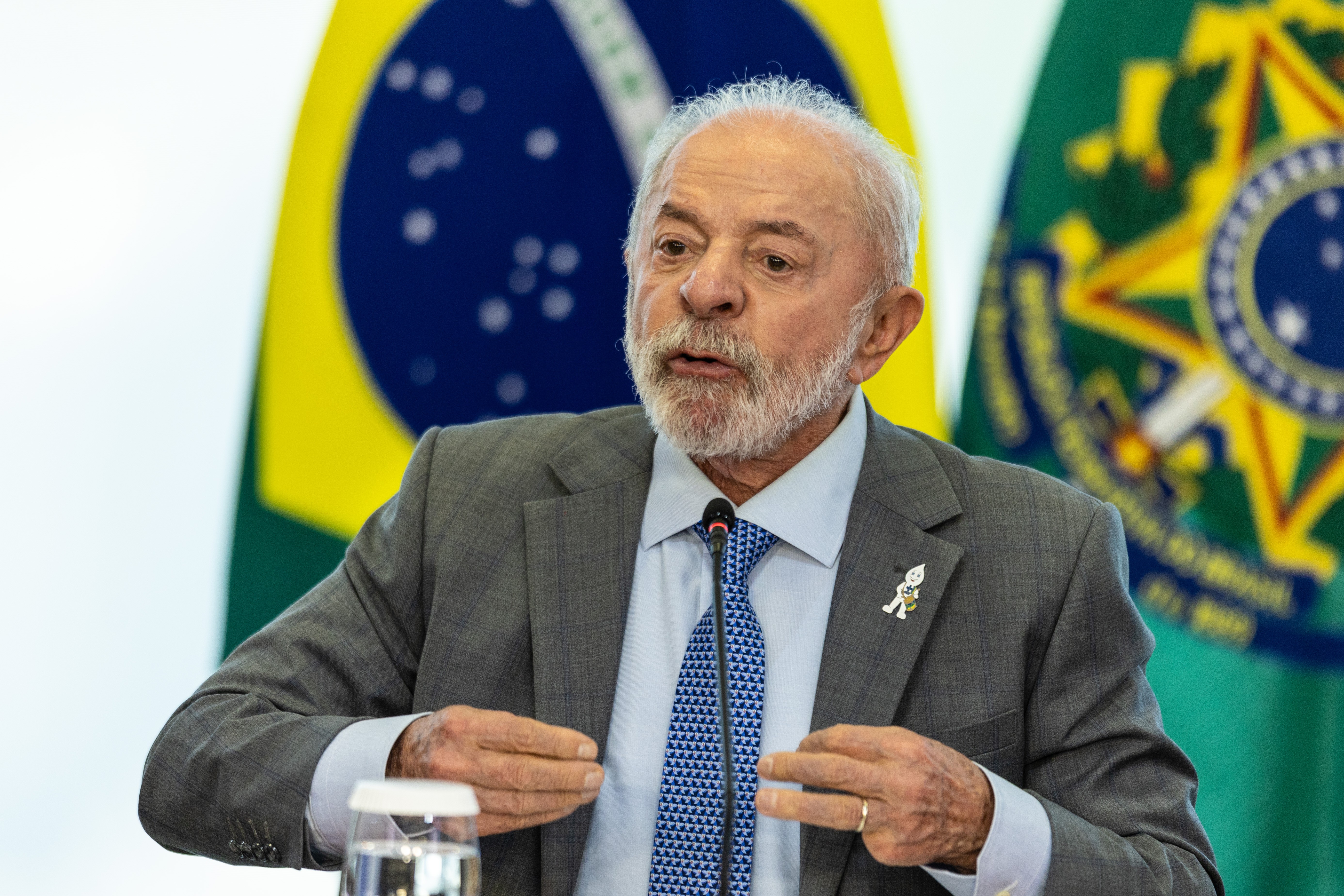 Lula anuncia fim da taxa das blusinhas', cobrança de 20% sobre compras internacionais