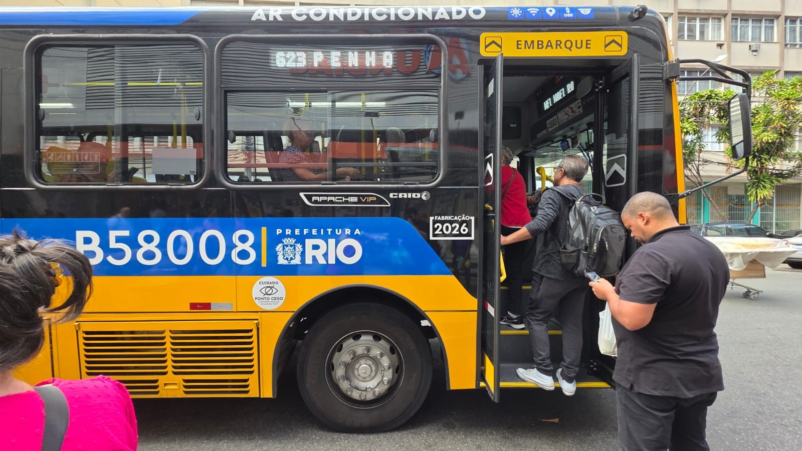 Rio proíbe pagamento em dinheiro em ônibus municipais a partir de maio